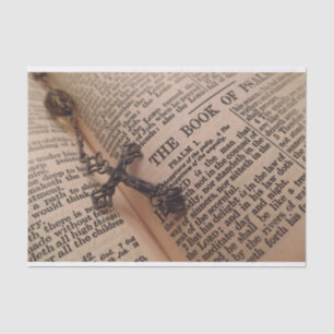 Bible antique avec le papier de soie de soie de