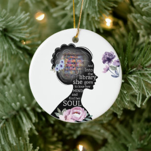 Bibliothek ist ihr Heiligtum - Inspirationsquelle Keramik Ornament