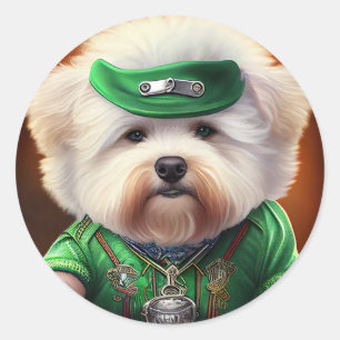 Bichon Frisé Hund fährt Fahrrad St. Patrick's Day Runder Aufkleber