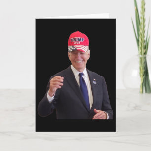 Biden trägt eine Trump-2024-Mütze Karte