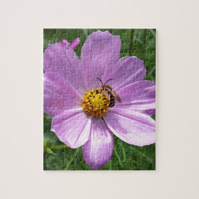 Biene auf Blume (Vertikal)