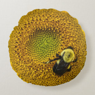 Biene auf Sonnenblume Rundes Kissen