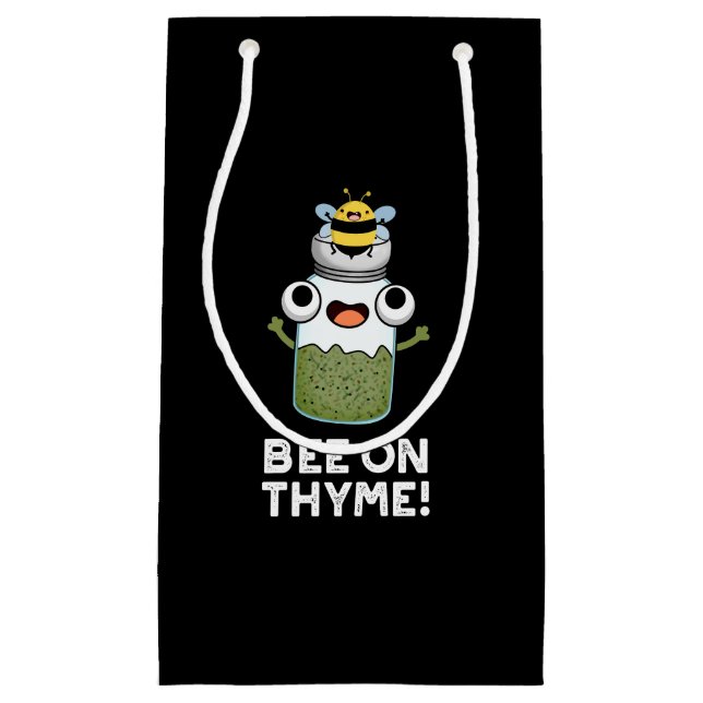 Biene auf Thyme Funny Herb Insect Pun Dark BG Kleine Geschenktüte (Vorderseite)