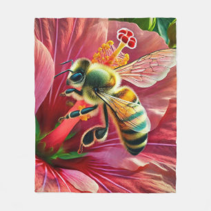 Biene, die eine lebendige Hibiskus-Blume befruchte Fleecedecke