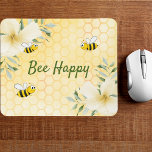 Biene Happy Hummeln Gelbe Honigwabe Sommer Mousepad<br><div class="desc">Gelber,  weißer Hintergrund mit Wabenmuster. Die Blume,  der Hibiskus und die Hummeln sind mit hellgelben,  cremefarbenen tropischen Blumen geschmückt. Der Text: Bee Happy in grüner Hand Buchstaben Stil Skript. Ideal für Ihre Zuhause im Sommer.</div>