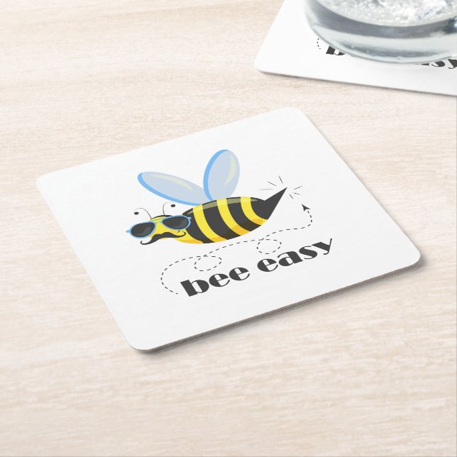 Bienenfigur mit Schnurrbart-Sonnenbrille Bee Easy Rechteckiger Pappuntersetzer (angewinkelt)