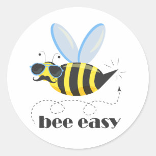 Bienenfigur mit Schnurrbart-Sonnenbrille Bee Easy Runder Aufkleber