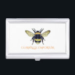 Bienenkartenhalter oder Inhaber einer Betriebskart Visitenkarten Dose<br><div class="desc">Whimsical Bienendesign Business oder Visitenkarten Inhaber. Passen Sie Ihre Daten an. Für Hof,  Imbiss,  Einzelhandel. Weitere Produkte finden Sie unter: https://www.zazzle.com/personofinterest/products?dp=0&cg=196176271488790350</div>