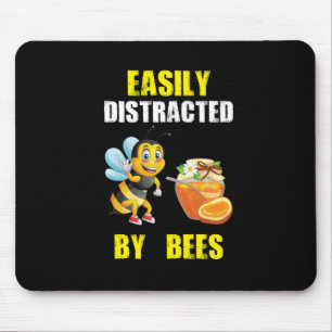 Bienenkopfgeschenk   Von Bienen leicht abgelenkt Mousepad