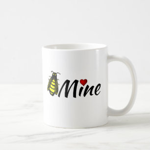 Bienenkrebs Niedliche Honigbiene mit Valentine vom Kaffeetasse