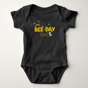 Bienentag Geburtstagsmädchen Gelbe Typografie Baby Strampler