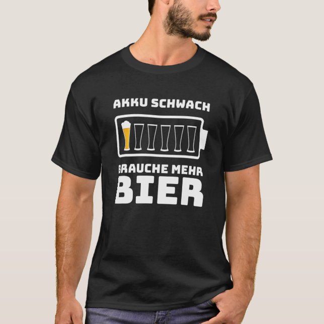 Bier Slogan Battery Weak Brauche Mehr Beer Gift Me T-Shirt (Vorderseite)