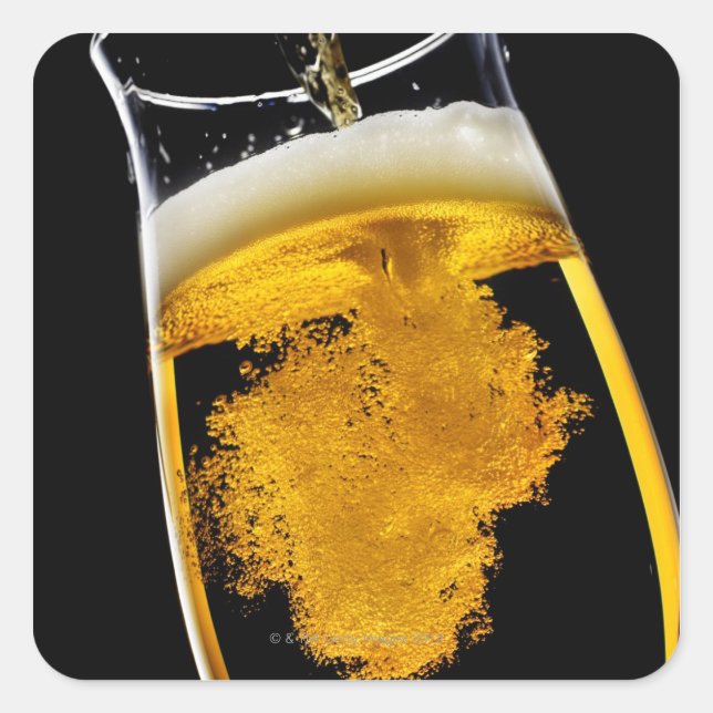 Bier wurde in Glas gegossen, Studio-Aufnahme Quadratischer Aufkleber (Vorderseite)