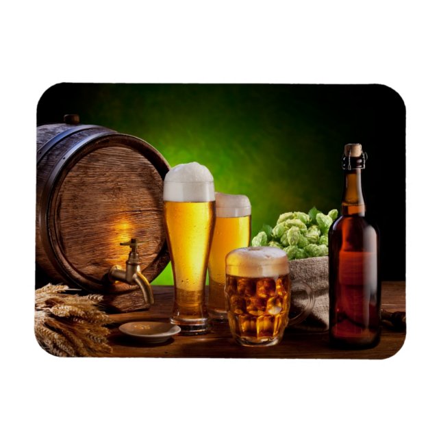 Bierfass mit Bierbrille auf einem Holztisch Magnet (Horizontal)