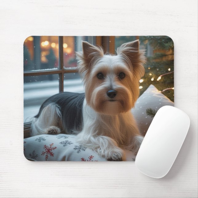 Biewer Terrier With Christmas Lights Holiday Mousepad (Mit Mouse)