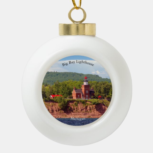 Big Bay Leuchtturm aus Wasserballverzierungen Keramik Kugel-Ornament (Vorderseite)