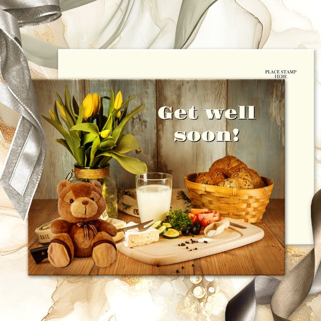 Big Bear Hug Se Bien Bientôt Carte Postale (Retro get well soon postcard featuring a cute teddy bear at a table with fresh food and flowers)