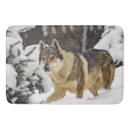 Big Beautiful Wild Wolf im Schnee Badematte