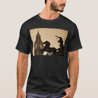Big Ben und boudica Statue Sepia getont T-Shirt