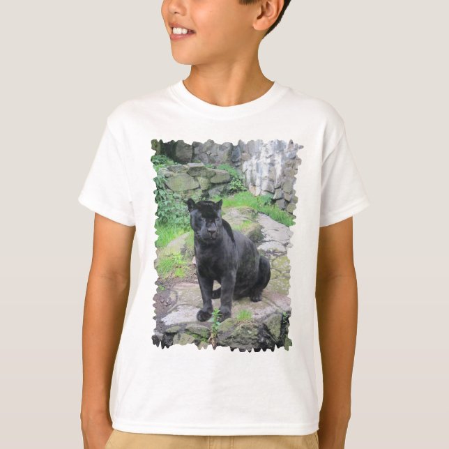 Big Black Jaguar Cat auf dem Felsen T-Shirt (Vorderseite)