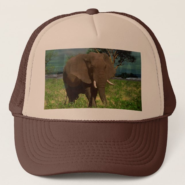 Big Brown Elephant Grazing, Truckerkappe (Vorderseite)