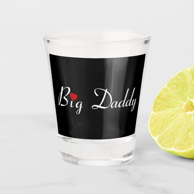 Big Daddy mit Red Heart Schnapsglas (Vorderseite)