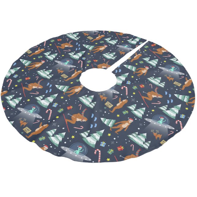 Big Foot, Außerirdischen & Reindeer SciFi Weihnach Polyester Weihnachtsbaumdecke (Schrägansicht)