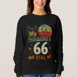 Big Heart Ehefrau glücklich mir, mein Mann ist 66 Sweatshirt