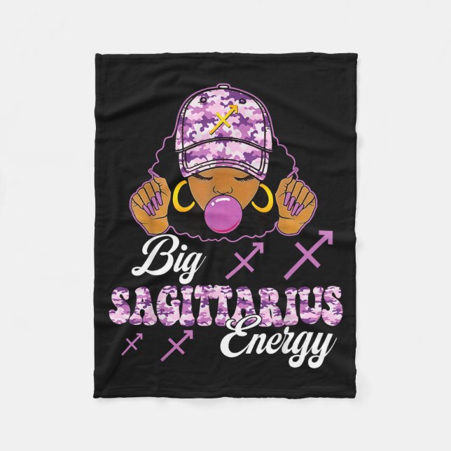 Big Sagittarius Energy Afro Girl With Purple Camou Fleecedecke (Vorderseite)