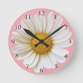Big White Daisy auf rosa Hintergrund Runde Wanduhr