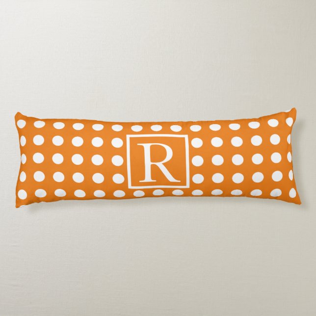 Big White Polka Dots Orange Monogram Initials Nied Seitenschläferkissen (Rückseite)