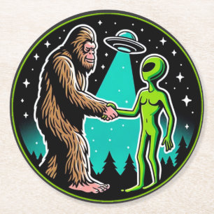 Bigfoot Alien Alliance - Funny Scifi Cryptid Runder Pappuntersetzer