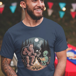 Bigfoot-Alien-UFO-Mond-Kryptiden-Begegnung  T-Shirt