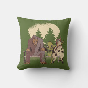 Bigfoot, An Alien und ein Einhorn Kissen