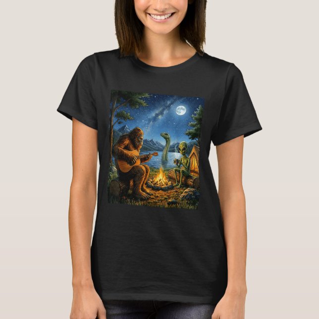 Bigfoot And Alien Loch Ness Campfire Sasquatch Fun T-Shirt (Vorderseite)