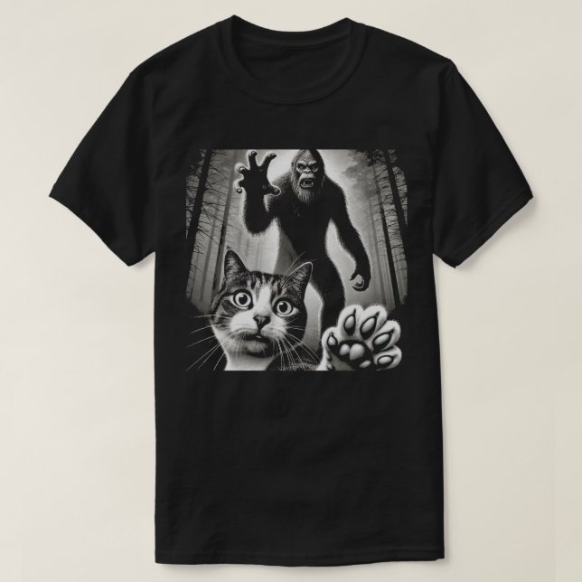 Bigfoot and Cat Encounter T - Shirt - Funny Forest (Design vorne)