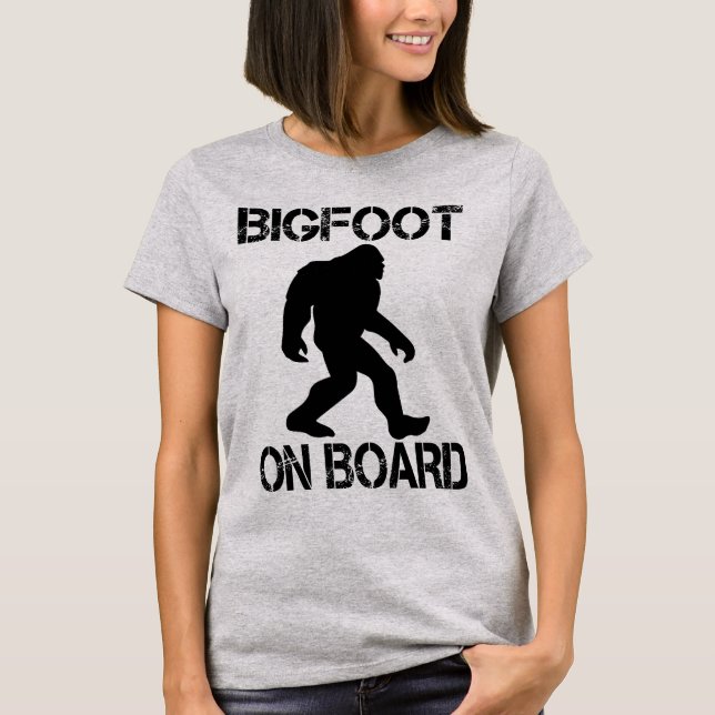 Bigfoot auf Board Funny Bigfoot T-Shirt (Vorderseite)