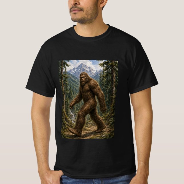 Bigfoot-Bergwald-Wanderdesign T-Shirt (Vorderseite)