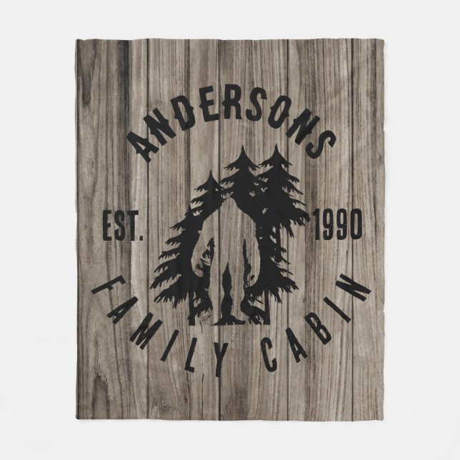 Bigfoot Cabin Rustic Wood Family Individuelle Name Fleecedecke (Vorderseite)