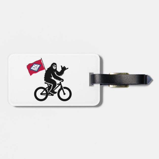 Bigfoot Cycling Arkansas Flag Gepäckanhänger (Rückseite horizontal)