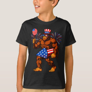 Bigfoot Feuerwerk amerikanische Flagge Bigfoot 4. T-Shirt