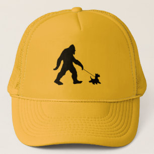 Bigfoot geht mit seinem schmucken LKW-Hut Truckerkappe