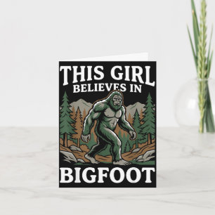 Bigfoot-Gläubiger Mädchen Sasquatch Wald Kryptid f Karte