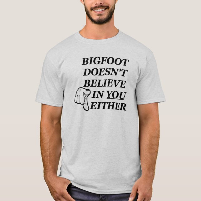 Bigfoot glaubt an SIE auch nicht! T-Shirt (Vorderseite)