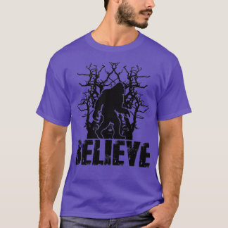 Bigfoot Glauve Sasquatch Yeti Skunk Ape Finding B T-Shirt