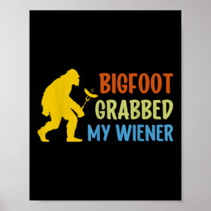 Bigfoot Grabbed Meine Dackel Funny Grillen Sasquat Poster