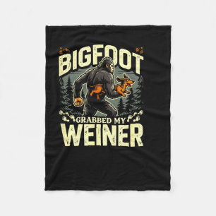 Bigfoot hat mein Würstchen funny Camping Humor  Fleecedecke