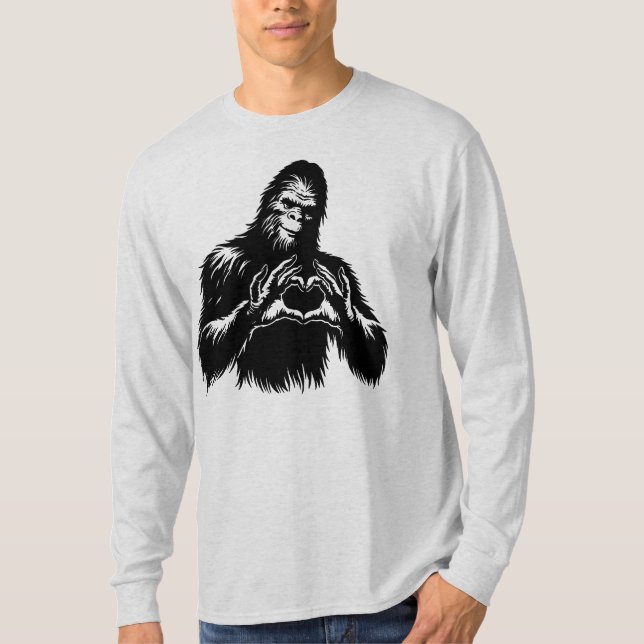 Bigfoot Heart Hands T-Shirt (Vorderseite)