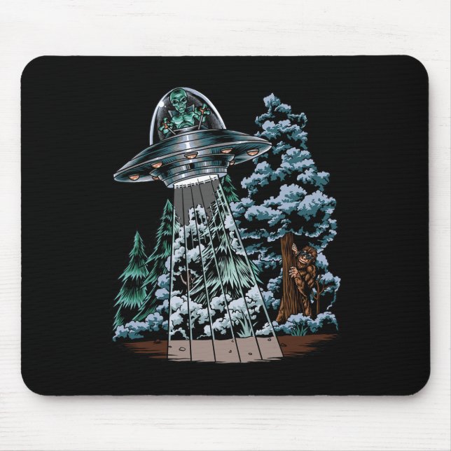 Bigfoot Hiding From Alien In a UFO Hinter Rad Mousepad (Vorne)