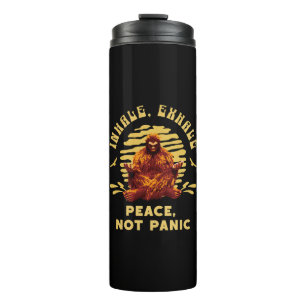 Bigfoot-Meditation Frieden Statt Panik Design Thermosbecher